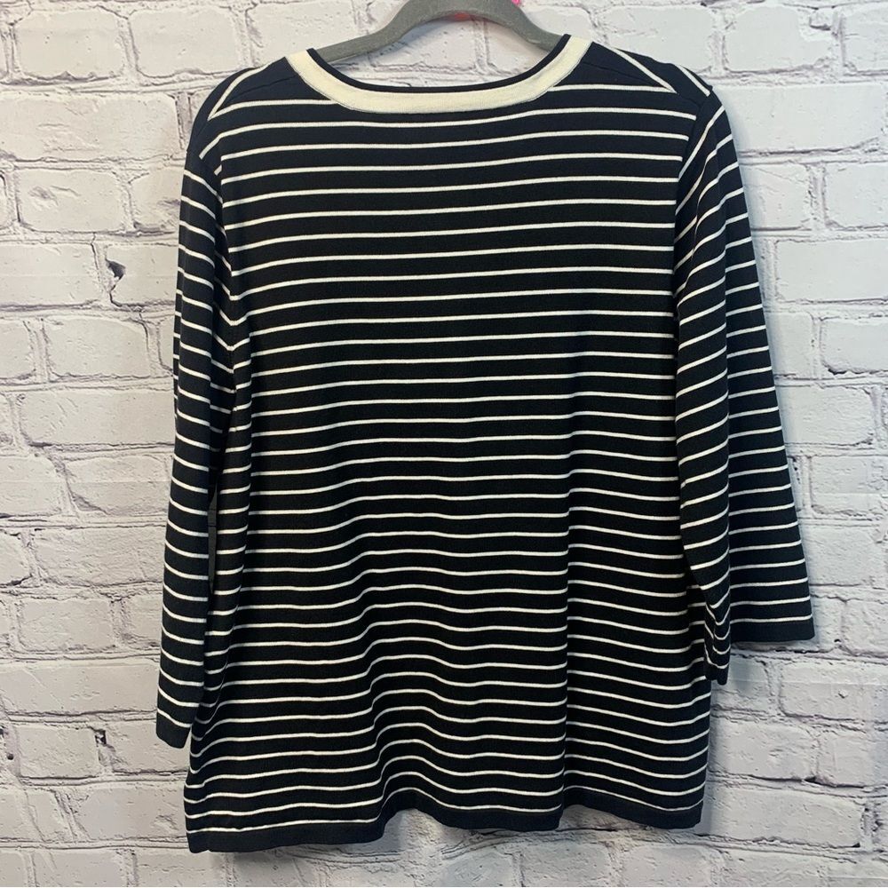 Jone New York Open Button Front With 2 Pockets - image 3